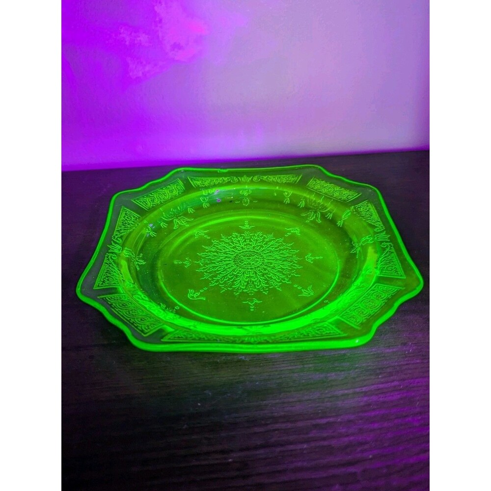 Vintage 1930's Green Uranium 6" Depression Glass Plate GLOW 1 Chip SEE PICTURES
